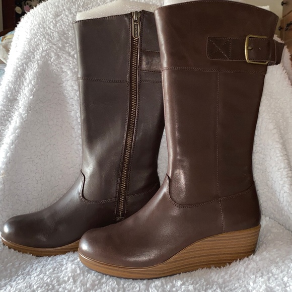 Crocs a-Leigh boots - Picture 2 of 11